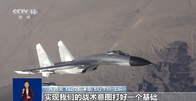 我國空(kong)軍首批殲(jian)-11B戰機女飛(fei)行學員順(shun)利單飛