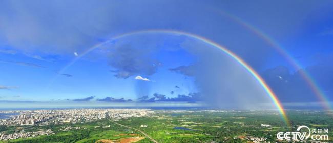 海口上空現(xiàn)雙彩虹景觀