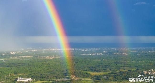 海口上空(kōng)現雙彩虹景觀(guan)