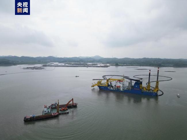 “天鲸(jing)号”投入平(ping)陸運河建(jian)設施工