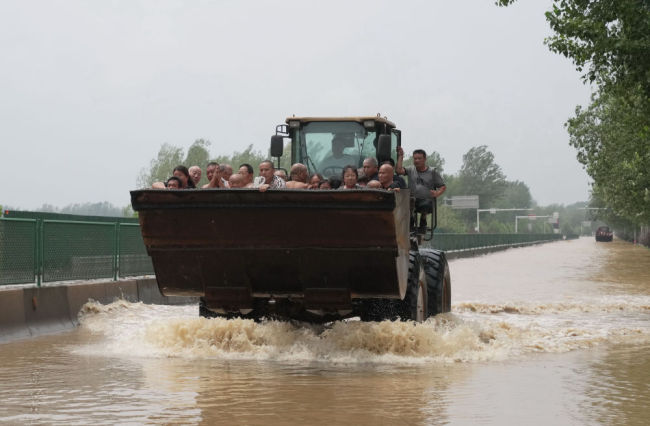 華北(bei)、黃淮等地(di)抗擊汛情(qíng)一線直擊(jī)