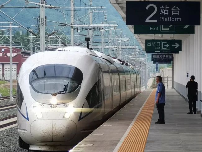 火(huo)車拉來的百(bai)年小鎮！坐高(gao)鐵去一趟吧(ba)