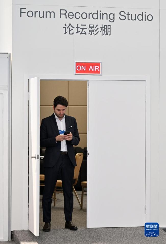 探訪2023夏季達(dá)沃斯論壇主新(xīn)聞中心