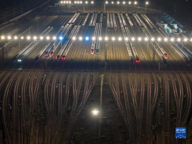 鐵路(lu)12月7日起實(shí)行新的列(liè)車運行圖(tu)