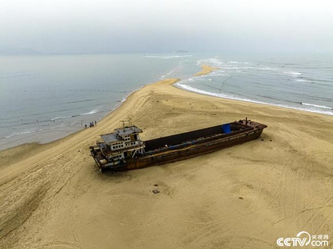 廣東茂(mào)名：海灘現(xiàn)交叉潮景(jǐng)觀