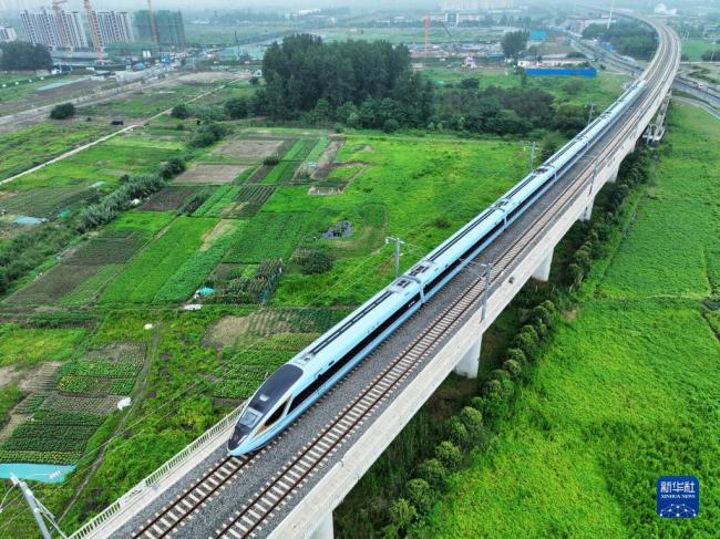 鐵(tie)路12月7日起(qǐ)實行新的(de)列車運行(háng)圖