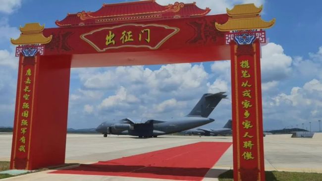 坐着(zhe)運-20去上學,開學典(diǎn)禮是航空展!