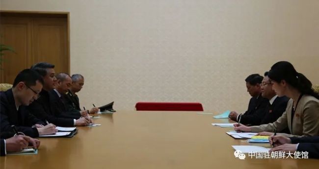 中(zhong)國駐朝鮮(xian)大使王亞(ya)軍向崔龍(lóng)海委員長(zhǎng)遞交國書(shu)