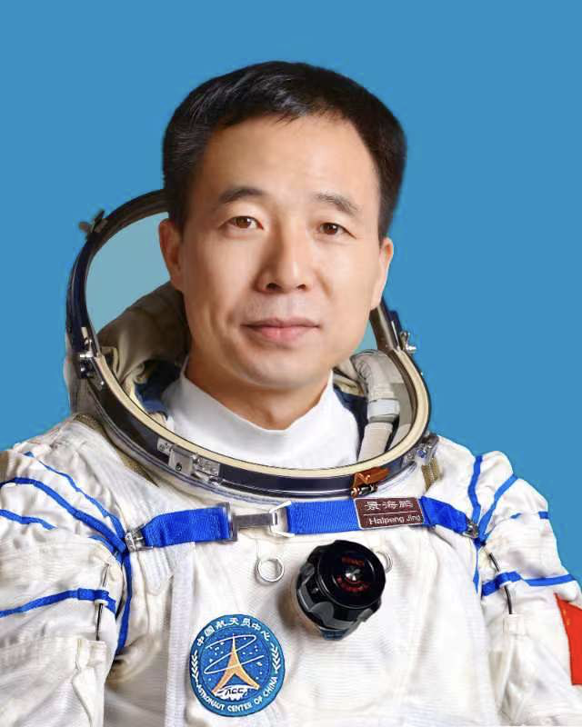 明日出(chu)征！神舟十(shí)六号航天(tiān)員乘組确(que)定