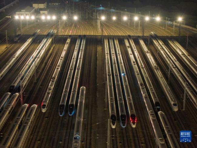 鐵路12月7日(ri)起實行新(xīn)的列車運(yun)行圖