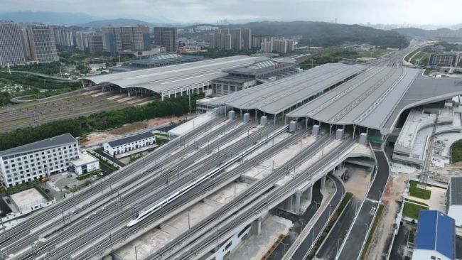 我國(guó)首條設計時(shí)速350公裡的跨(kua)海高鐵開始(shi)試運行！