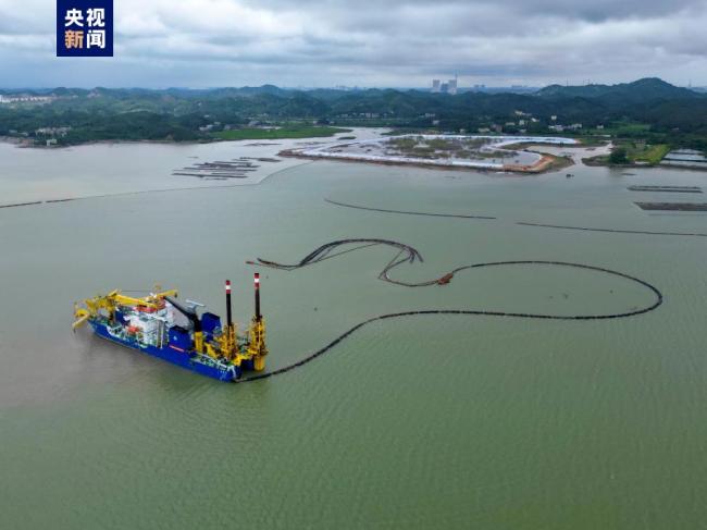 “天鲸号”投(tou)入平陸運(yun)河建設施(shī)工